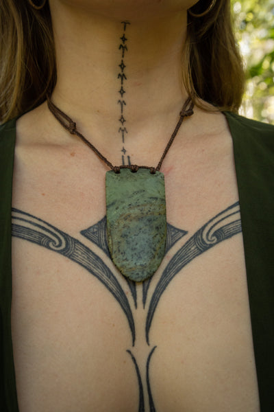 Large Niho pounamu