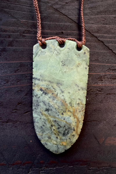 Large Niho pounamu