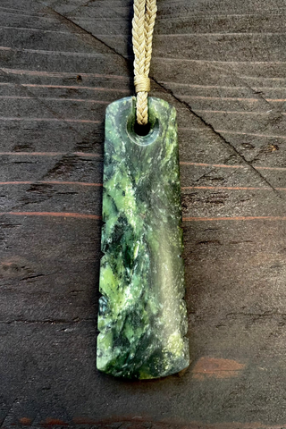 Notched Toki pounamu