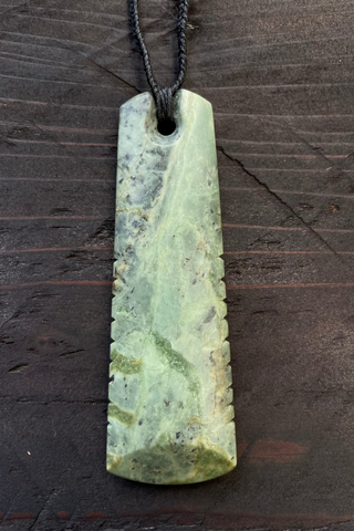 Notched Toki pounamu