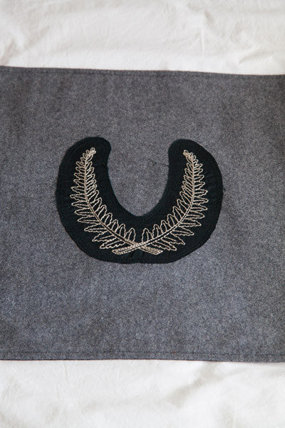 Native Agent 'Huia' Bed Runner